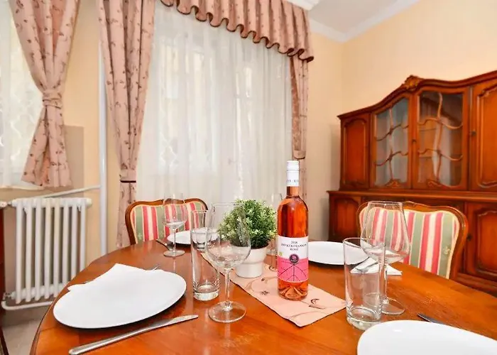 Apartamento Neo-baroque Near Christmas Market *