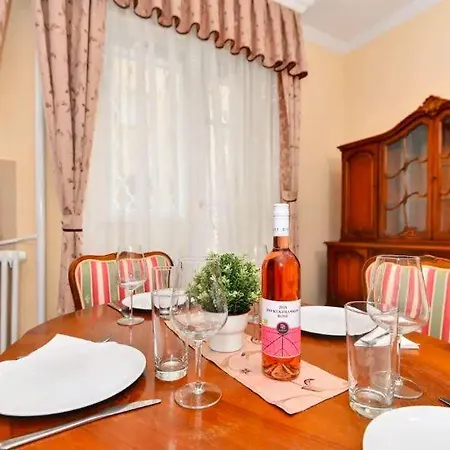 Apartment Neo-baroque Near Basilica *